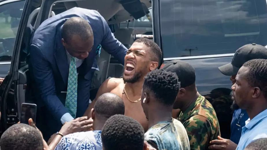 Энтони Джошуа выписали из больницы. В аварии погибли два его тренера 