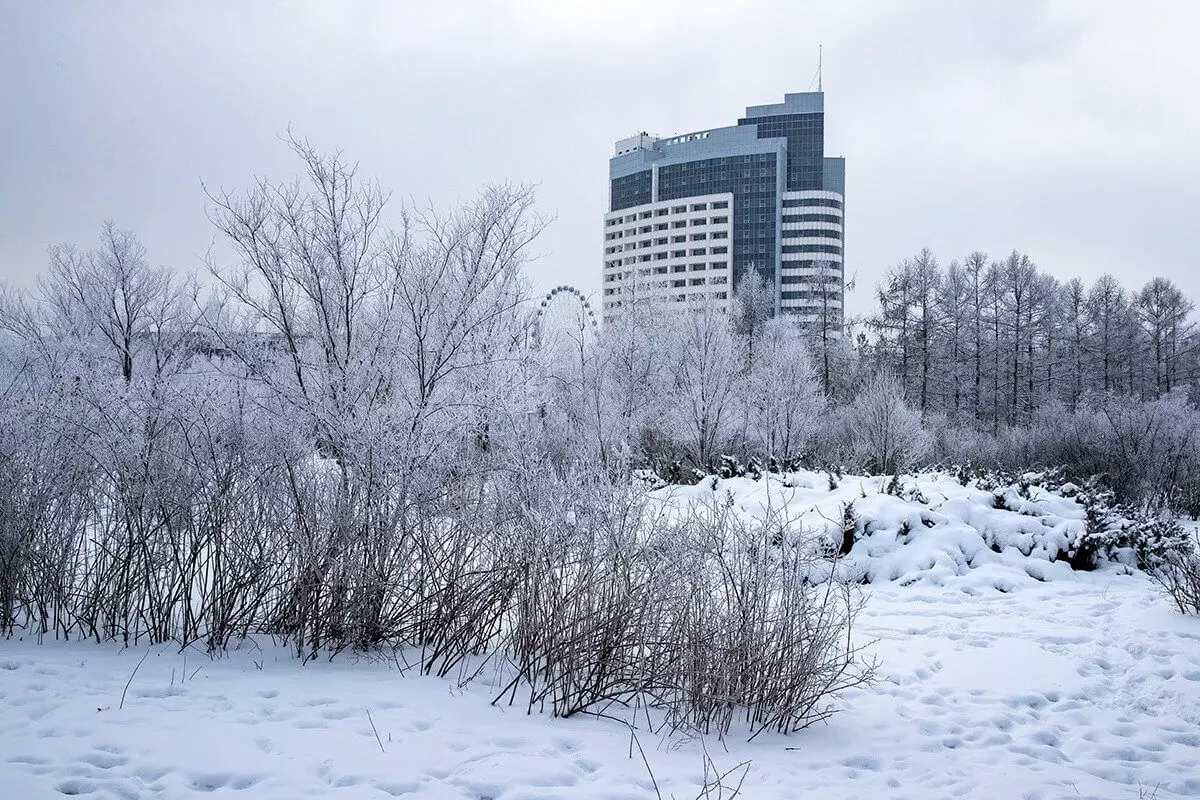 Туман и гололед прогнозируют в Астане и Алматы