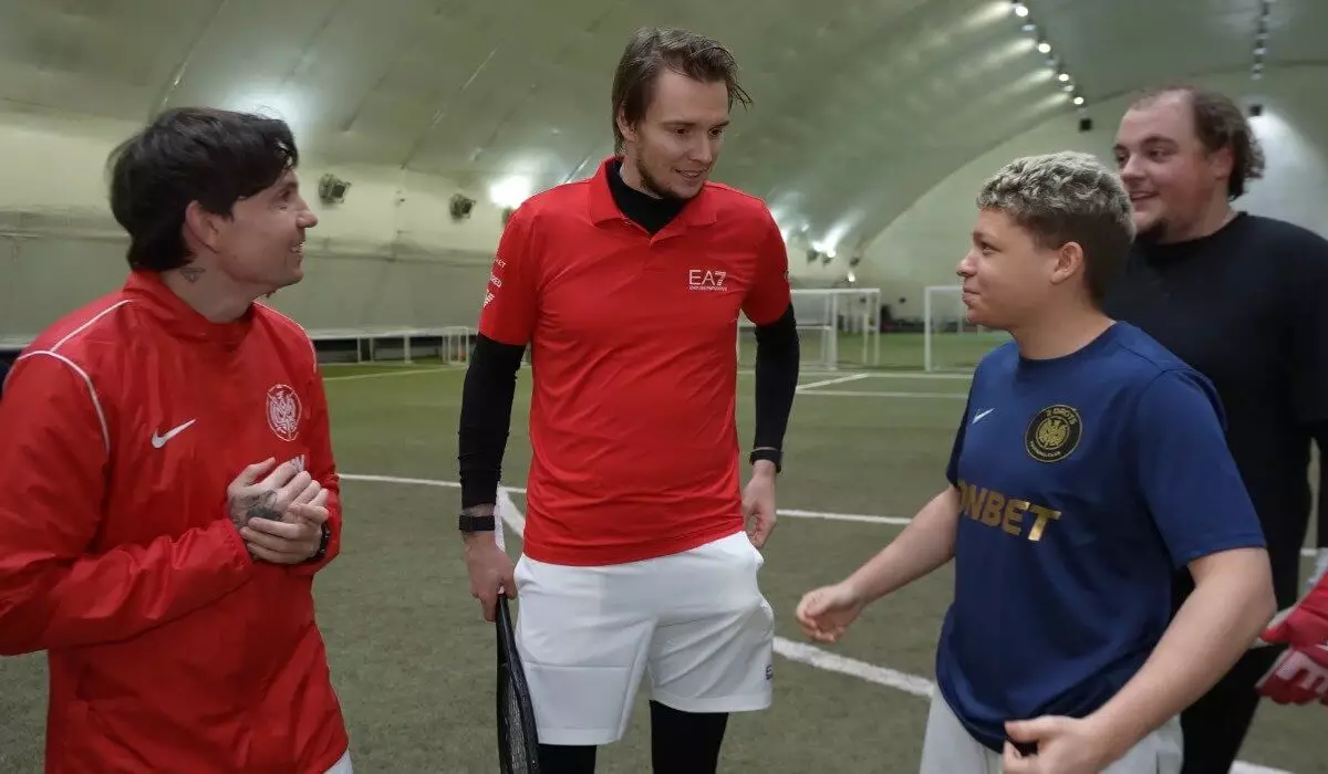 Бублик сменил корт на футбольное поле