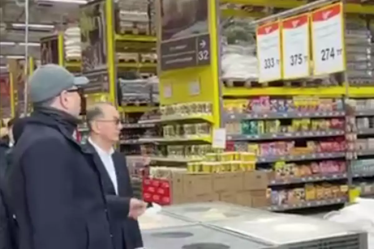 Министр проверил цены в столичных магазинах в первый день года