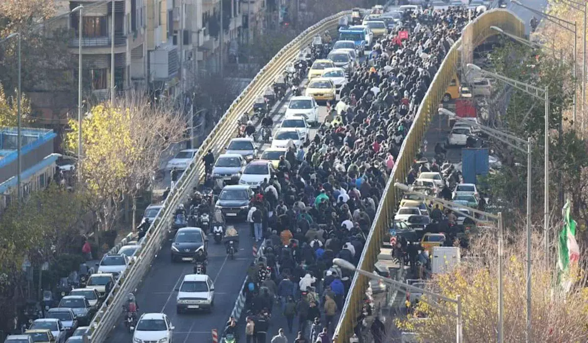 Массовые протесты в Иране: демонстранты подожгли базу «Басидж»