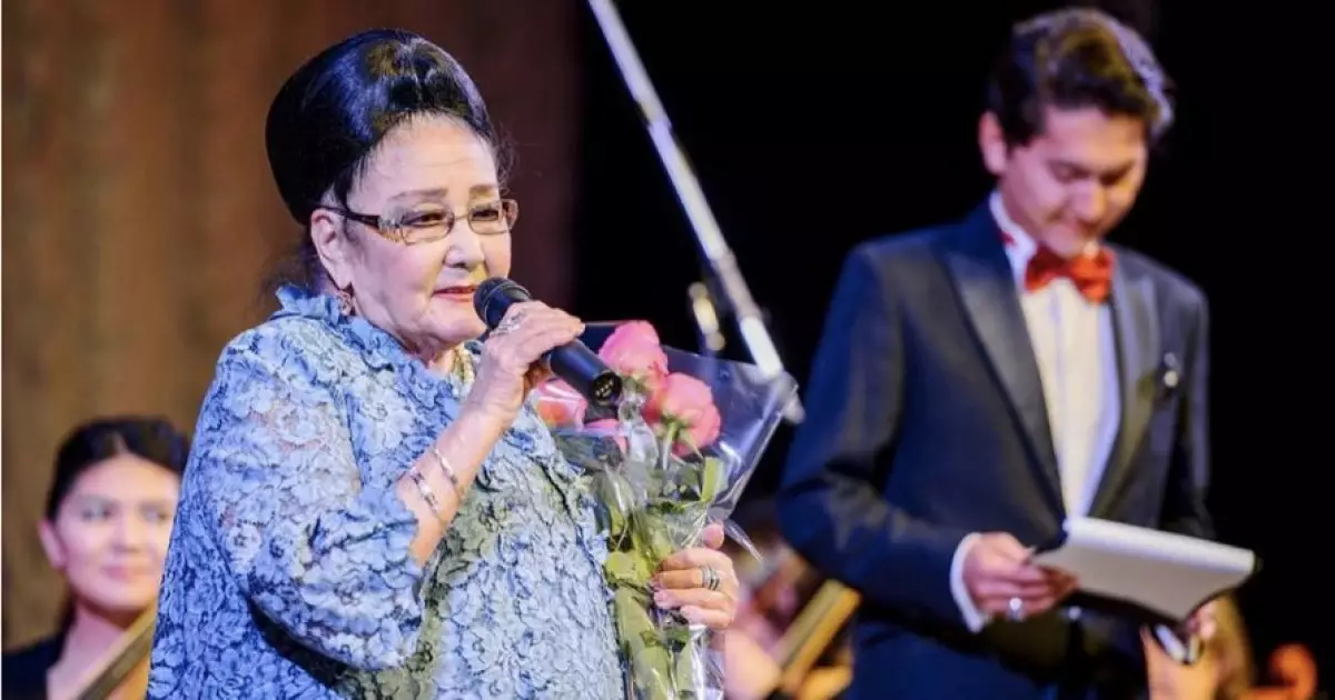   Бибігүл Төлегенова көпшілікті Жаңа жылмен құттықтады   