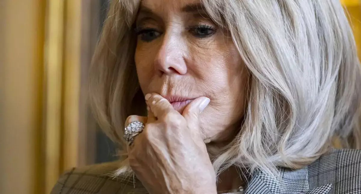 Фото в купальнике добавило еще больше вопросов к Брижит Макрон - новости на Lada.kz 01.01.2026