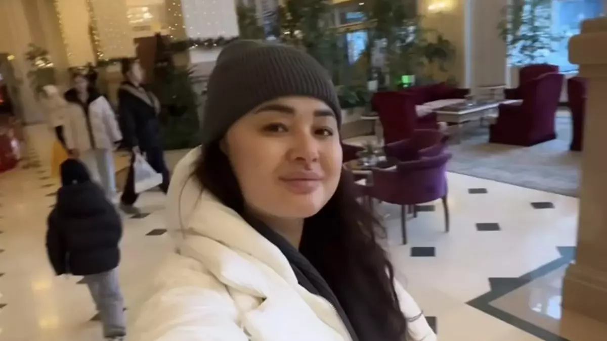 «Екінші үйім сияқты»: Мөлдір Мұқан Жаңа жылды қонақүйде қарсы алды (ВИДЕО)