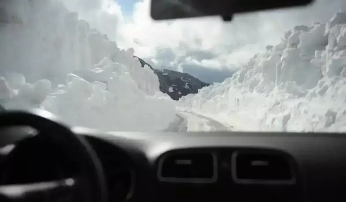 Маңғыстау облысында қар құрсауында қалған жүргізуші құтқарылды