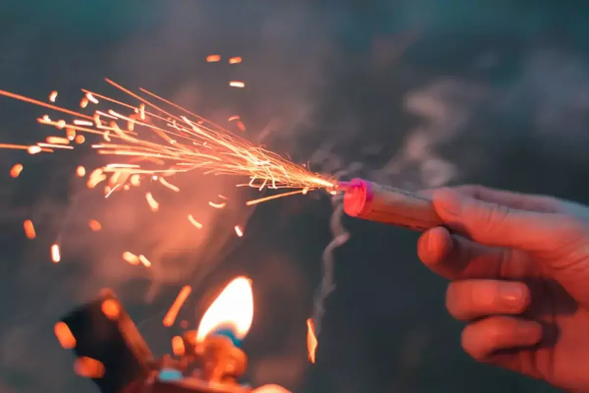 Павлодарец травмировал глаз, пытаясь проверить только что запущенный фейерверк