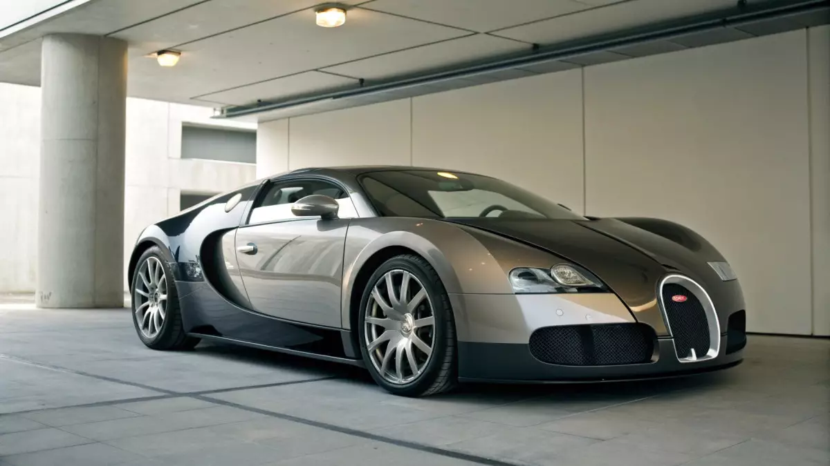 Bugatti может воскресить легендарный Veyron к его 20-летию