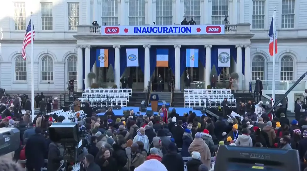 Нью-Йорктің жаңа мэрі Құран ұстап ант берді