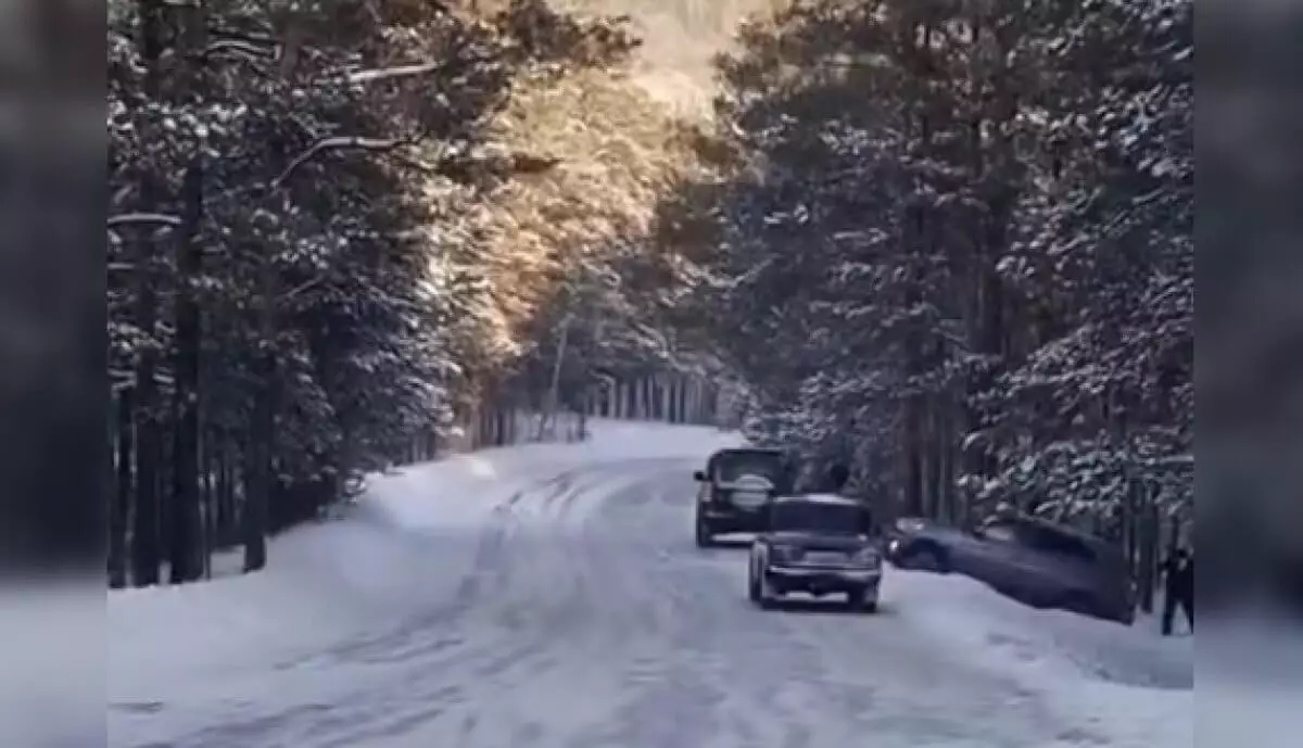 Ни крупицы песка: гости Бурабая пожаловались на состояние дороги в новогодние выходные