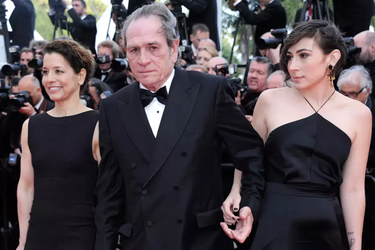 Дочь Томми Ли Джонса найдена мертвой в отеле Калифорнии - новости на Lada.kz 02.01.2026