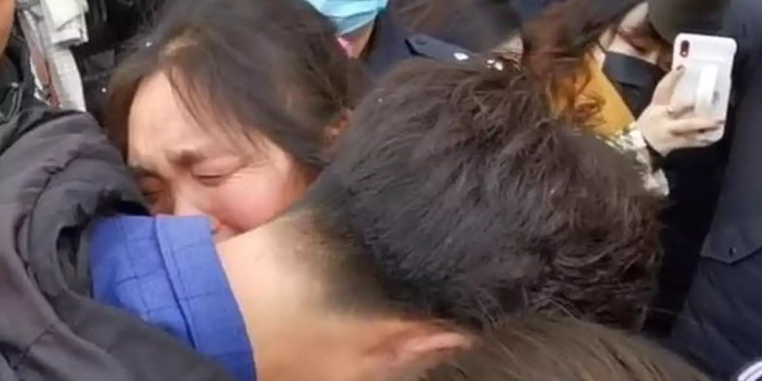 Жиырма жыл бұрын ұрланған бала өз ата-анасымен қауышты