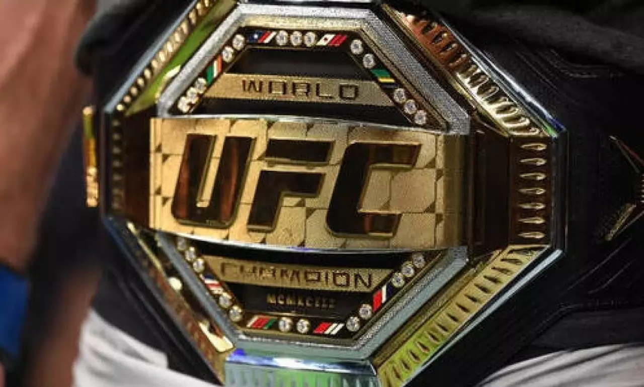 Чемпион UFC получил плохие новости