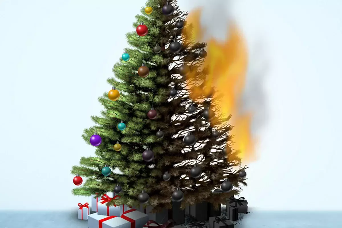 Мужчина поджег новогоднюю елку в подъезде дома в Темиртау (ВИДЕО)