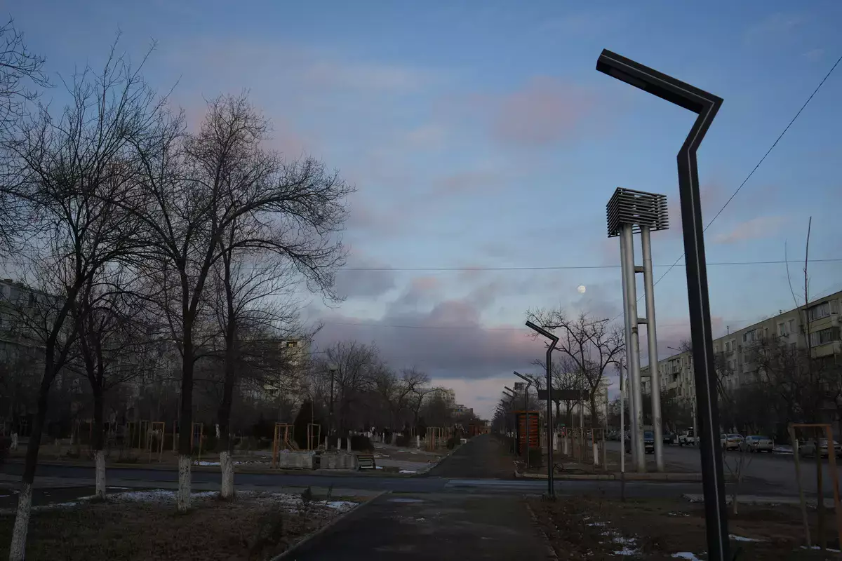 Работы по уличному освещению раскритиковали жители Актау - новости на Lada.kz 02.01.2026