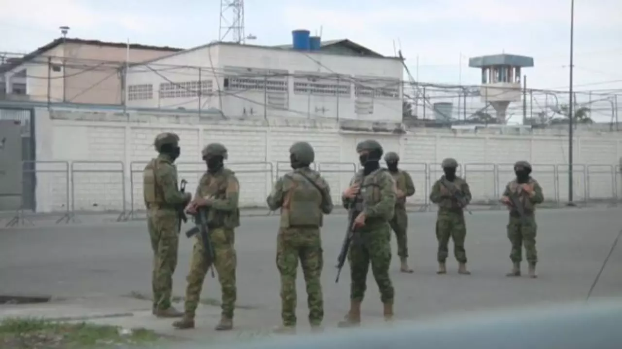 Эквадор вводит ЧП из-за всплеска насилия