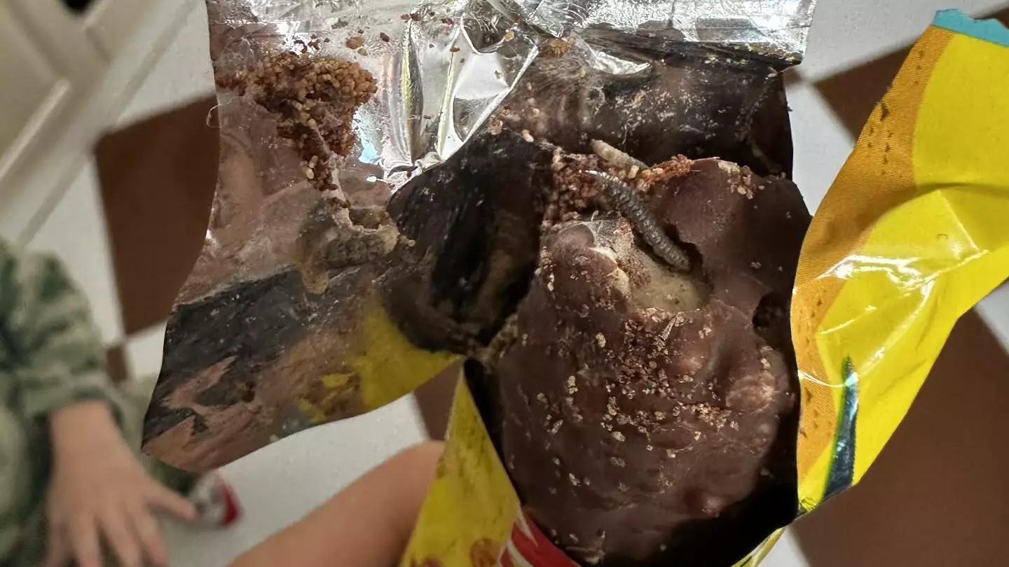 "ҚТЖ берген сыйлықтан құрт шықты" деген әйел ренішін білдірді