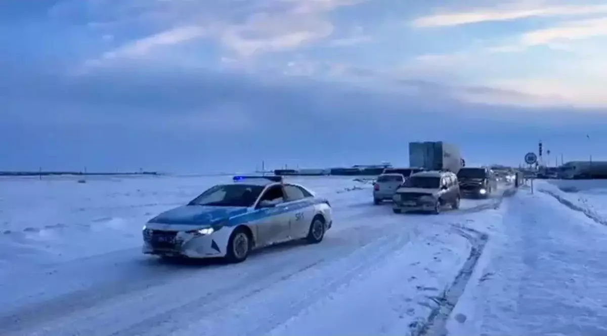 Колонну из 1000 автомобилей сопроводила полиция в Актюбинской области