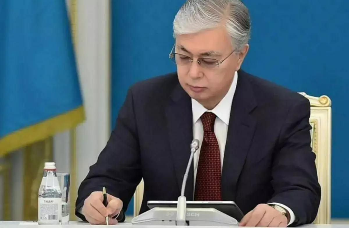 Токаев меняет правила игры для чиновников: Закон подписан - новости на Lada.kz 03.01.2026