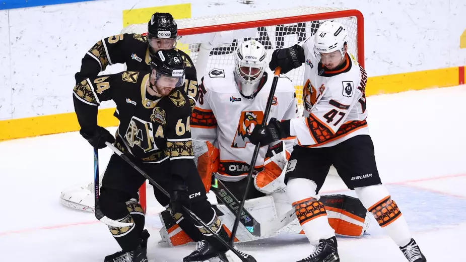 Казахстанец Шестаков организовал гол в меньшинстве, "Адмирал" выиграл первый матч 2026-го (ВИДЕО)