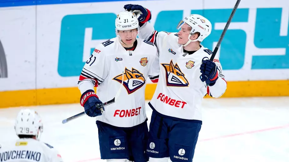 Казахстанцы Михайлис и Орехов набрали очки, "Металлург" разгромно выиграл первый матч года в КХЛ (ВИДЕО)