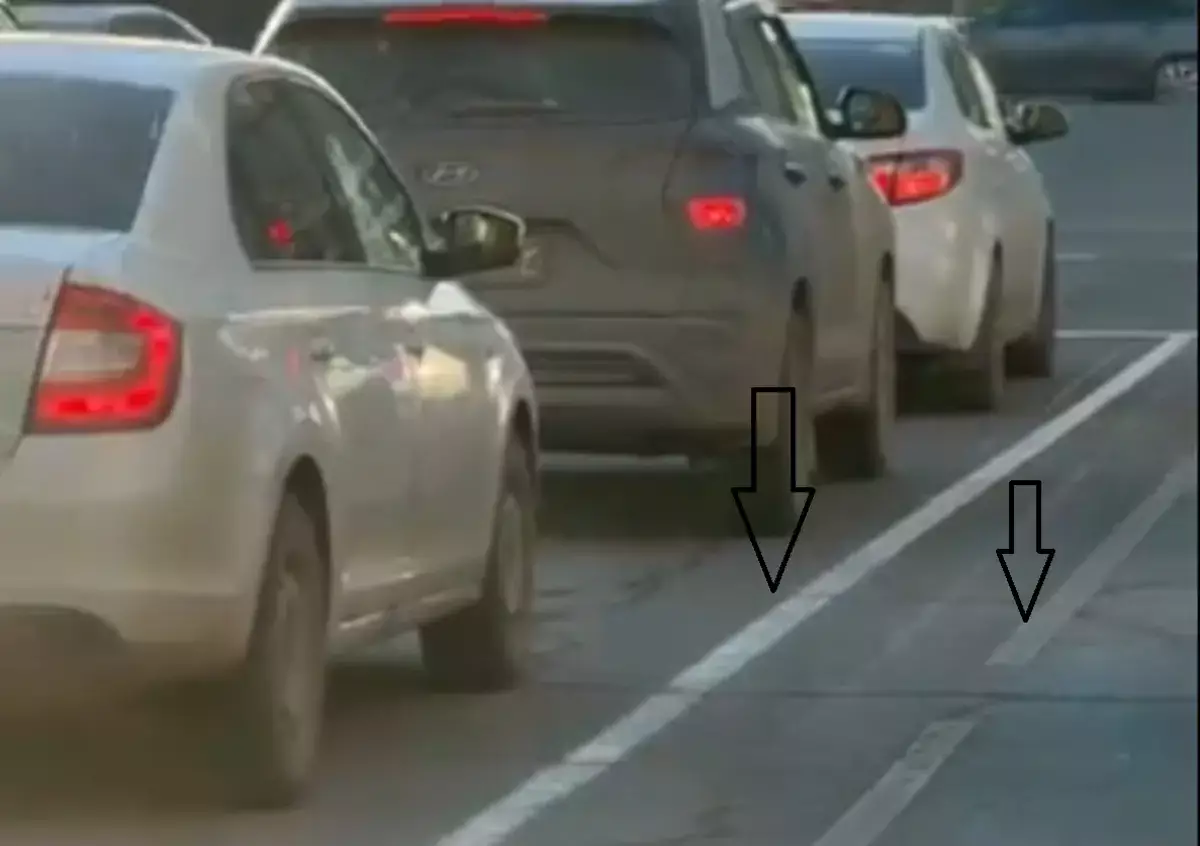 Водители жалуются на качество дорожной разметки в Актау - новости на Lada.kz 03.01.2026