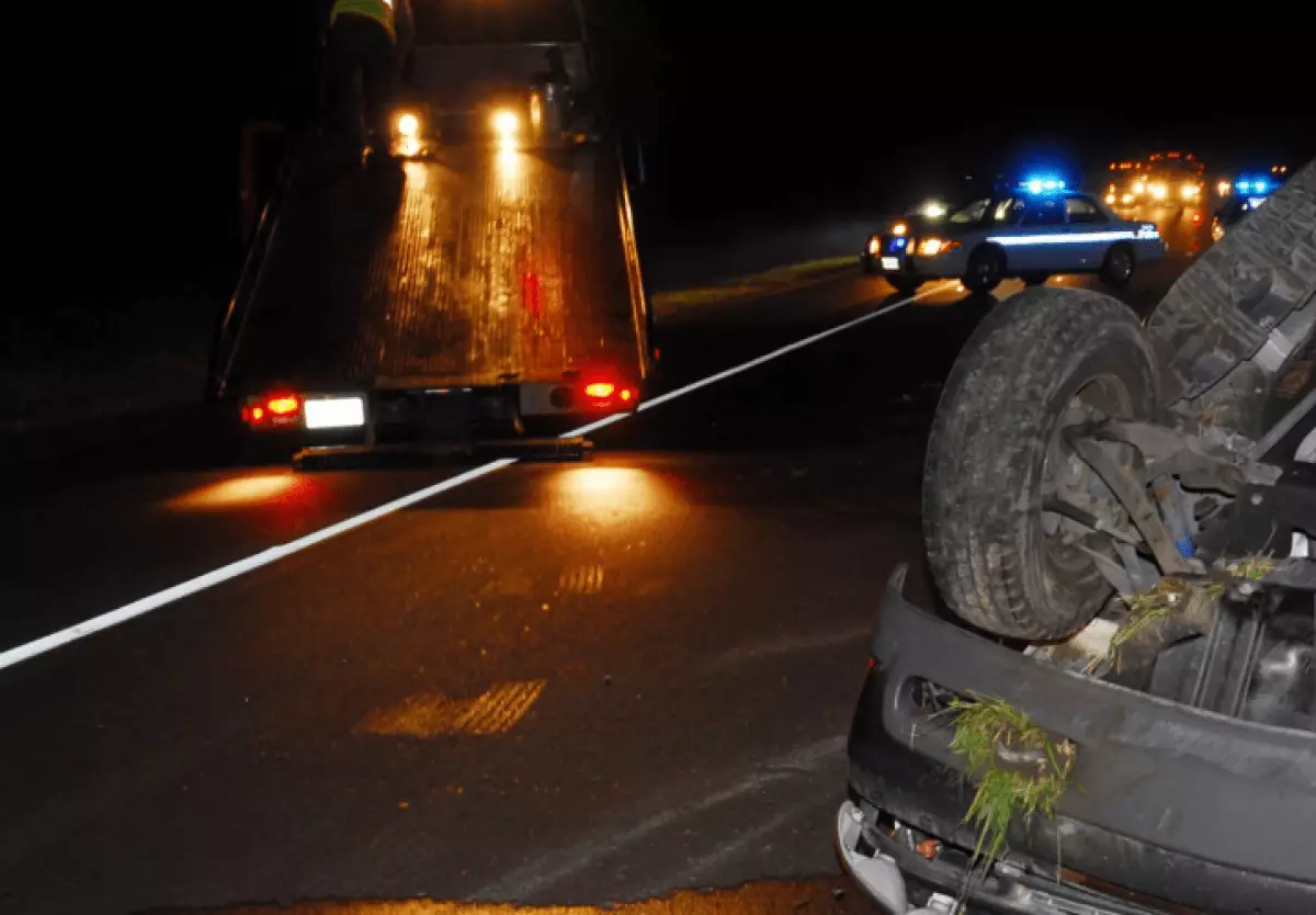 Автомобиль перевернулся на глазах у жителей Караганды (ВИДЕО)