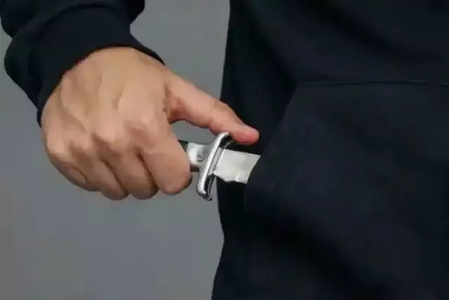 Ақтауда ер адам досын пышақтап кеткен