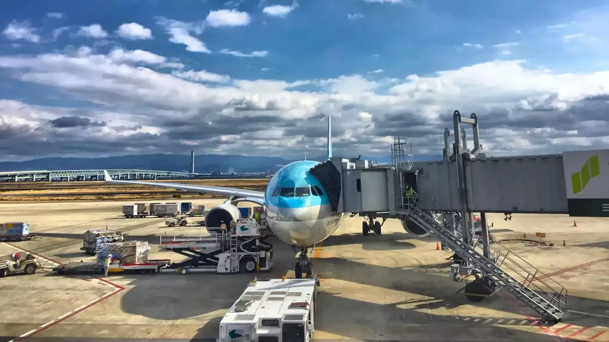 Алматы әуежайында ауа райына байланысты рейстер кешігуі мүмкін: Әуекомпания ескерту жасады