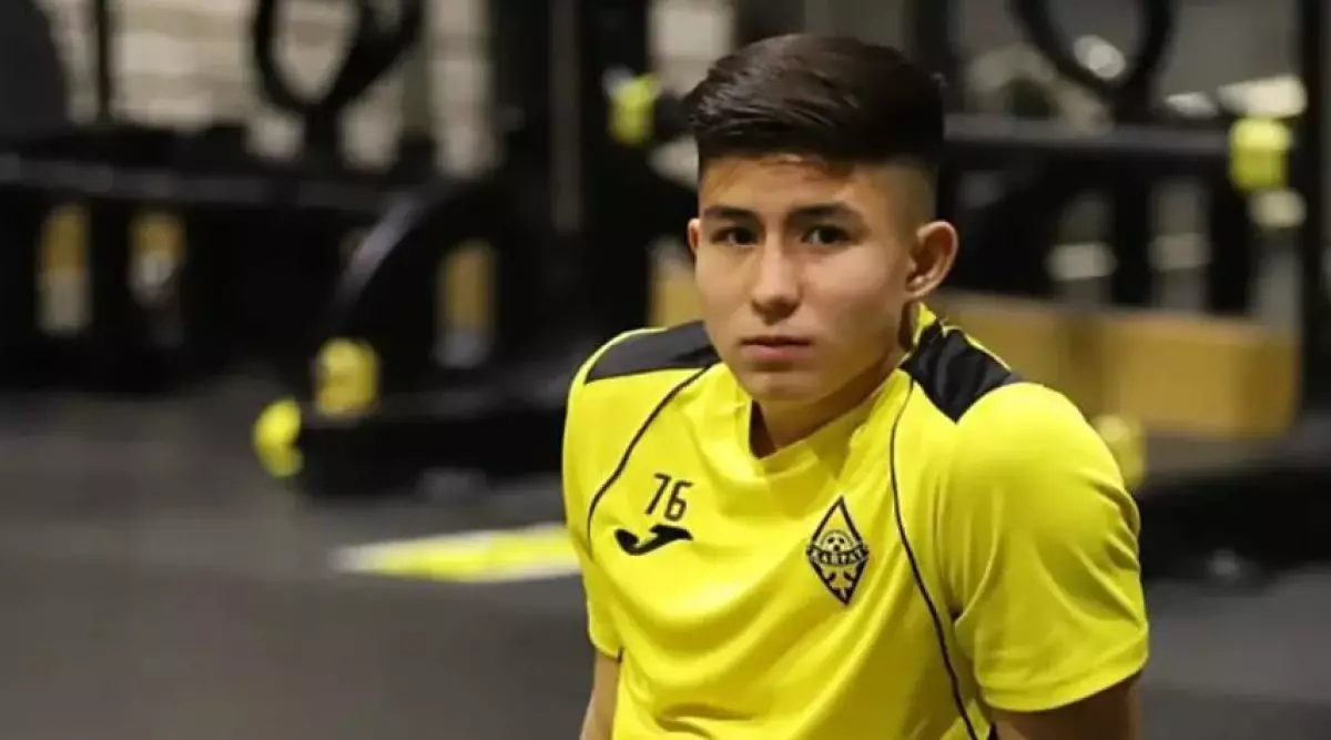 «Емделіп жатыр»: Дастан Сәтпаев жанкүйерлерін алаңдатып қойды