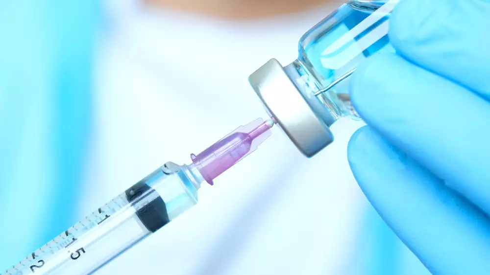 “Покупают дешёвые вакцины, от которых дети болеют“: Минздрав ответил на обвинения