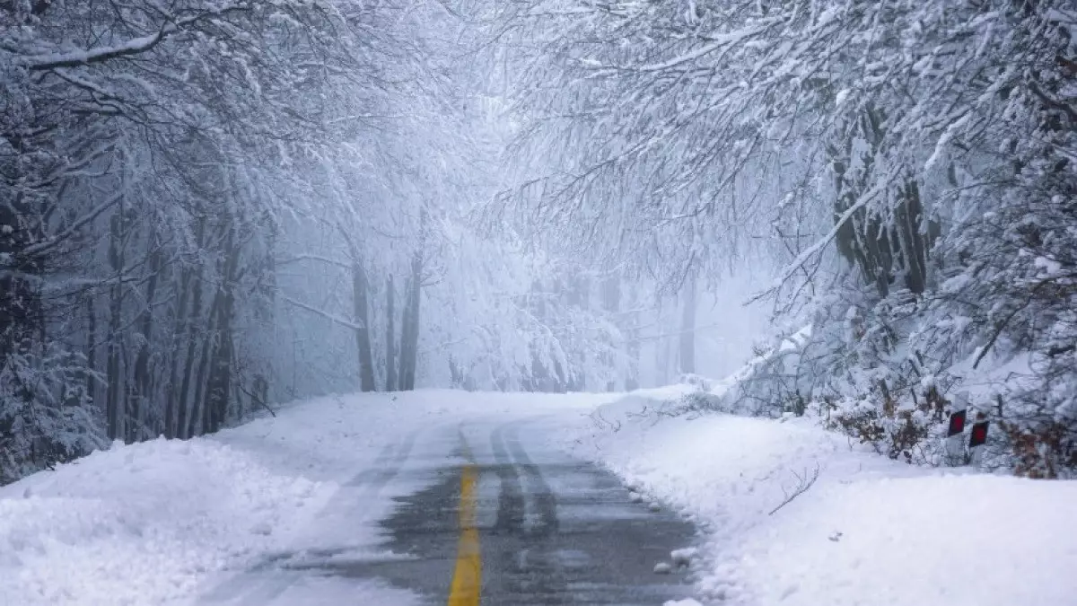 БҚО-да қолайсыз ауа райына байланысты жолдар жабылды