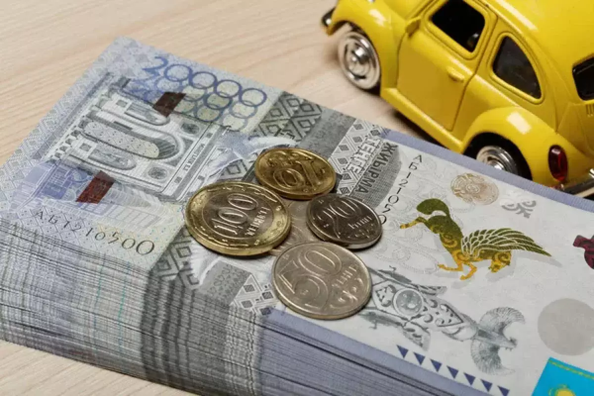 Зеркальные, «говорящие» и с тремя буквами: в Казахстане обновили цены на VIP-номера