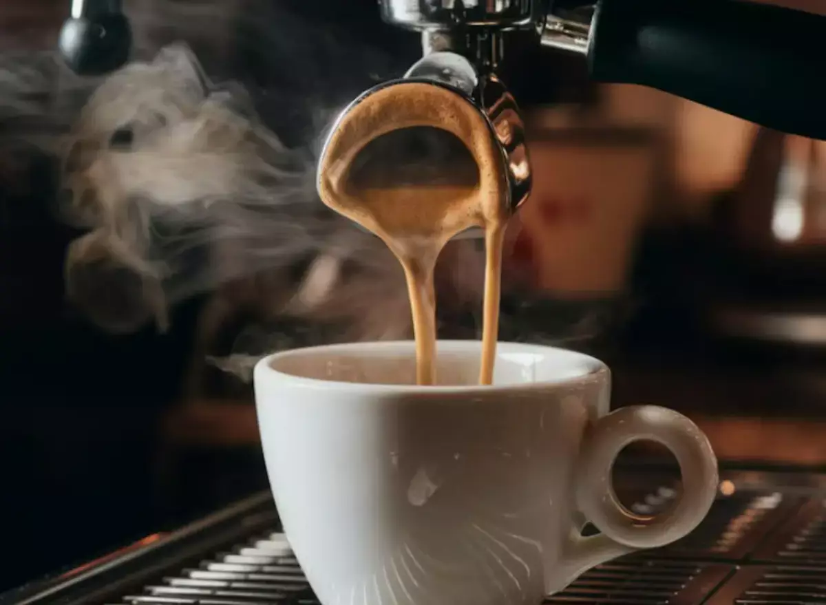 Как чашка черного кофе влияет на ваш вес: диетологи раскрывают правду - новости на Lada.kz 04.01.2026