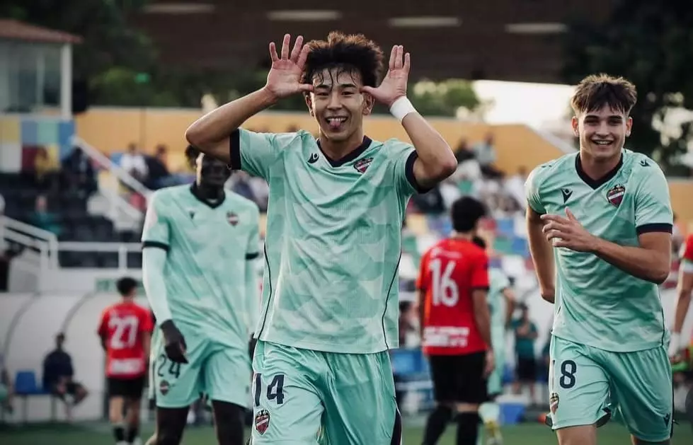 17 жастағы қазақ испаниялық клубпен ұзақмерзімді келісімшартқа отырды