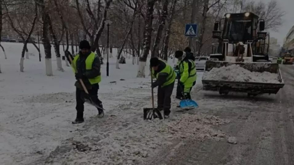 Астанада қар тазалау жұмыстары тәулік бойы жүріп жатыр