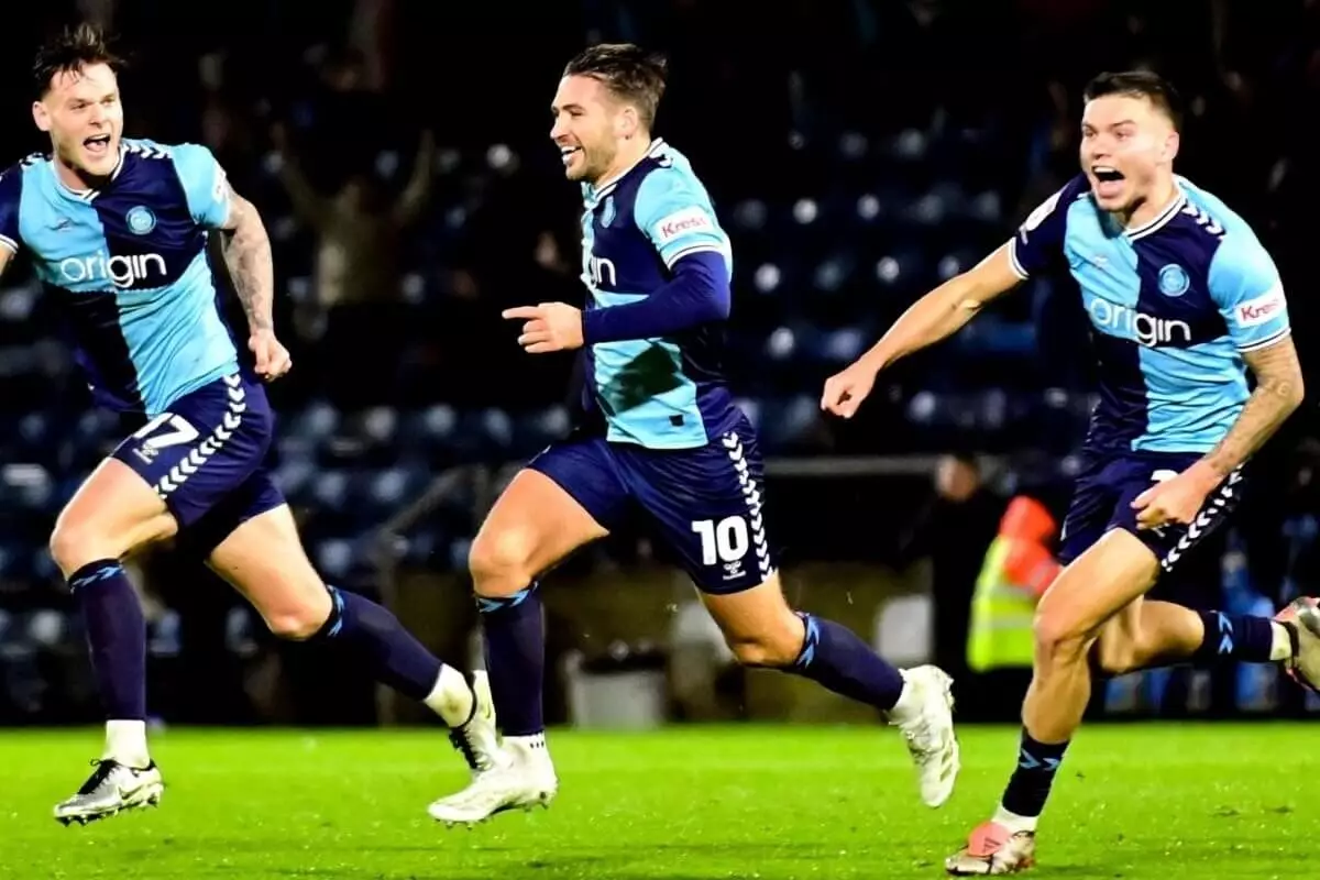 «Уиком» Михаила Ломтадзе уверенно побеждает «Уимблдоном» в Англии и приблизился к Плей-офф