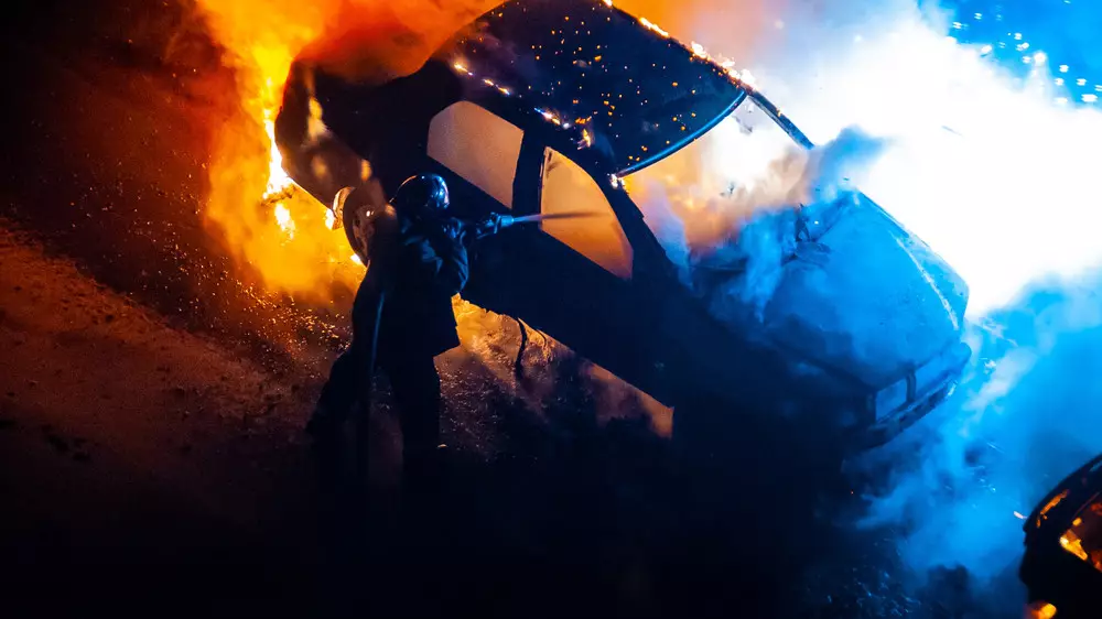 ДТП на трассе Атырау — Уральск: автомобили загорелись после столкновения