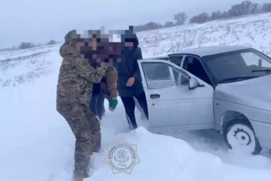 Спасатели ЗКО провели экстренные операции в непогоду