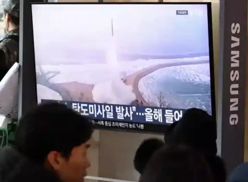 Северная Корея запустила ракеты перед визитом лидера Южной Кореи в Китай