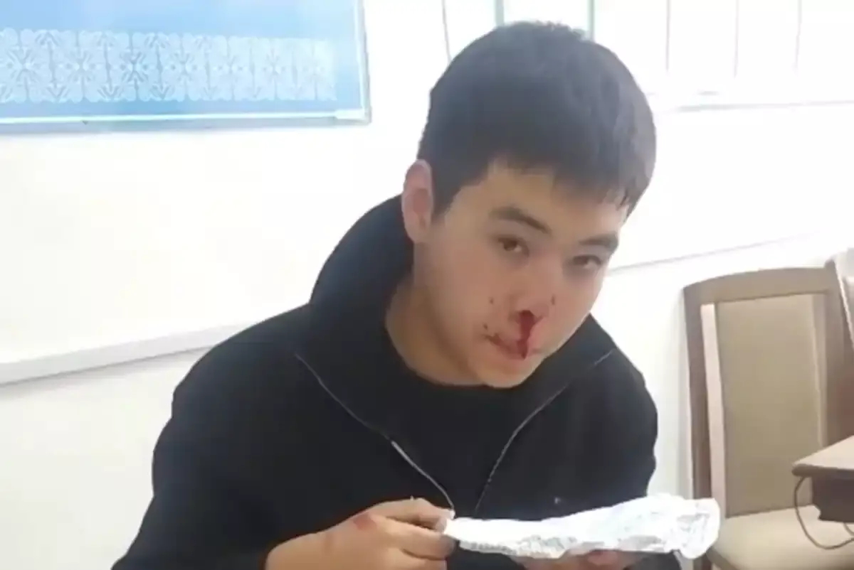 Атырауда колледж студентін дәретханада ұрып кеткен