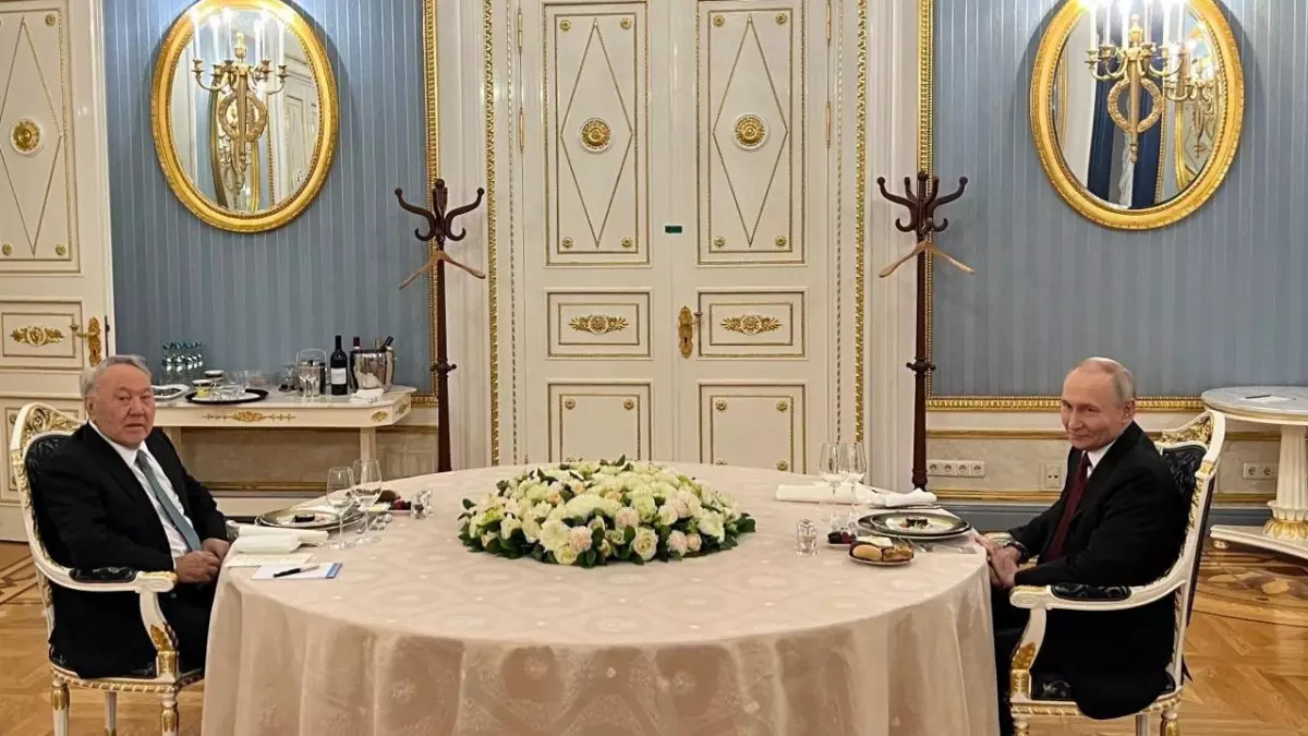 "Маған қызық емес": Тоқаев Назарбаевтың Мәскеуге сапары жайында айтты