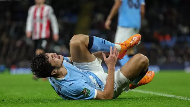 Форвард "Челси" снёс Хусанова в рекламный щит: игроки "Сити" жёстко отреагировали