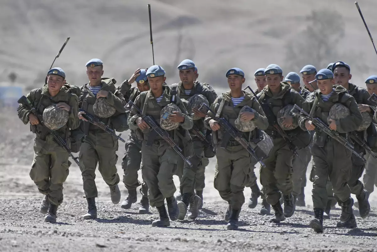 Президент пообещал лично пресекать дедовщину в армии