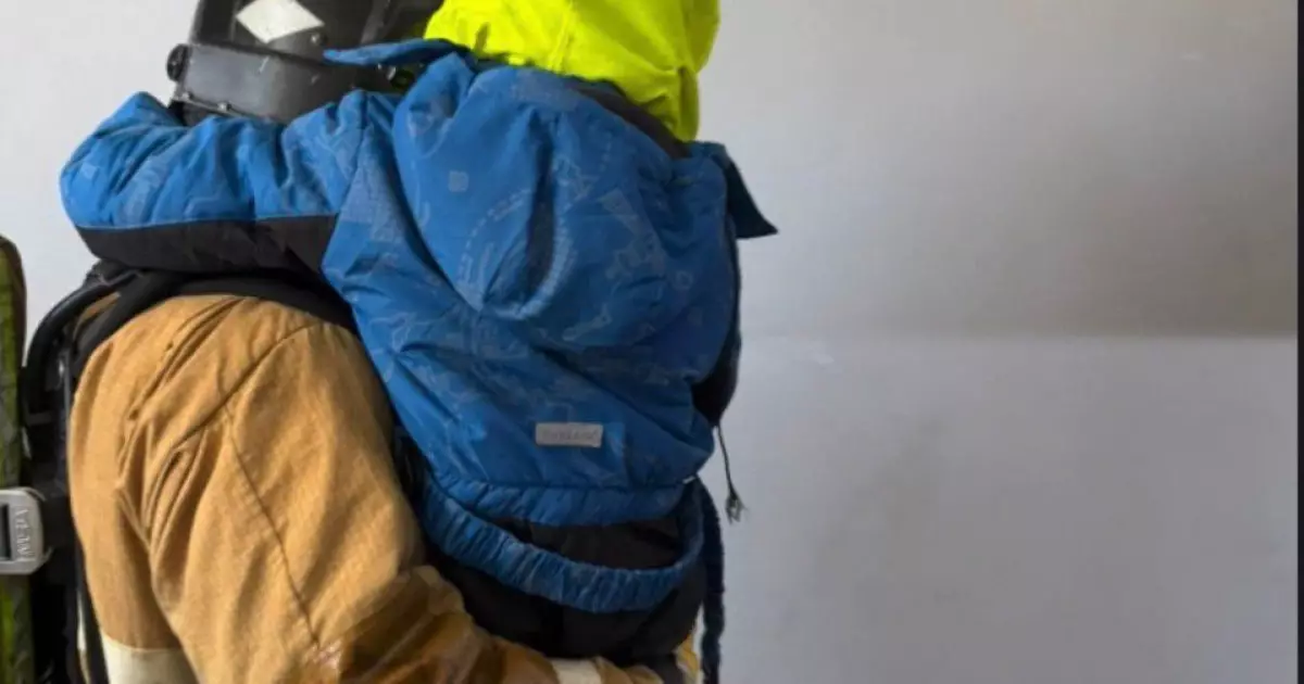   Өрт сөндірушілер балаларды өрттен эвакуациялады   