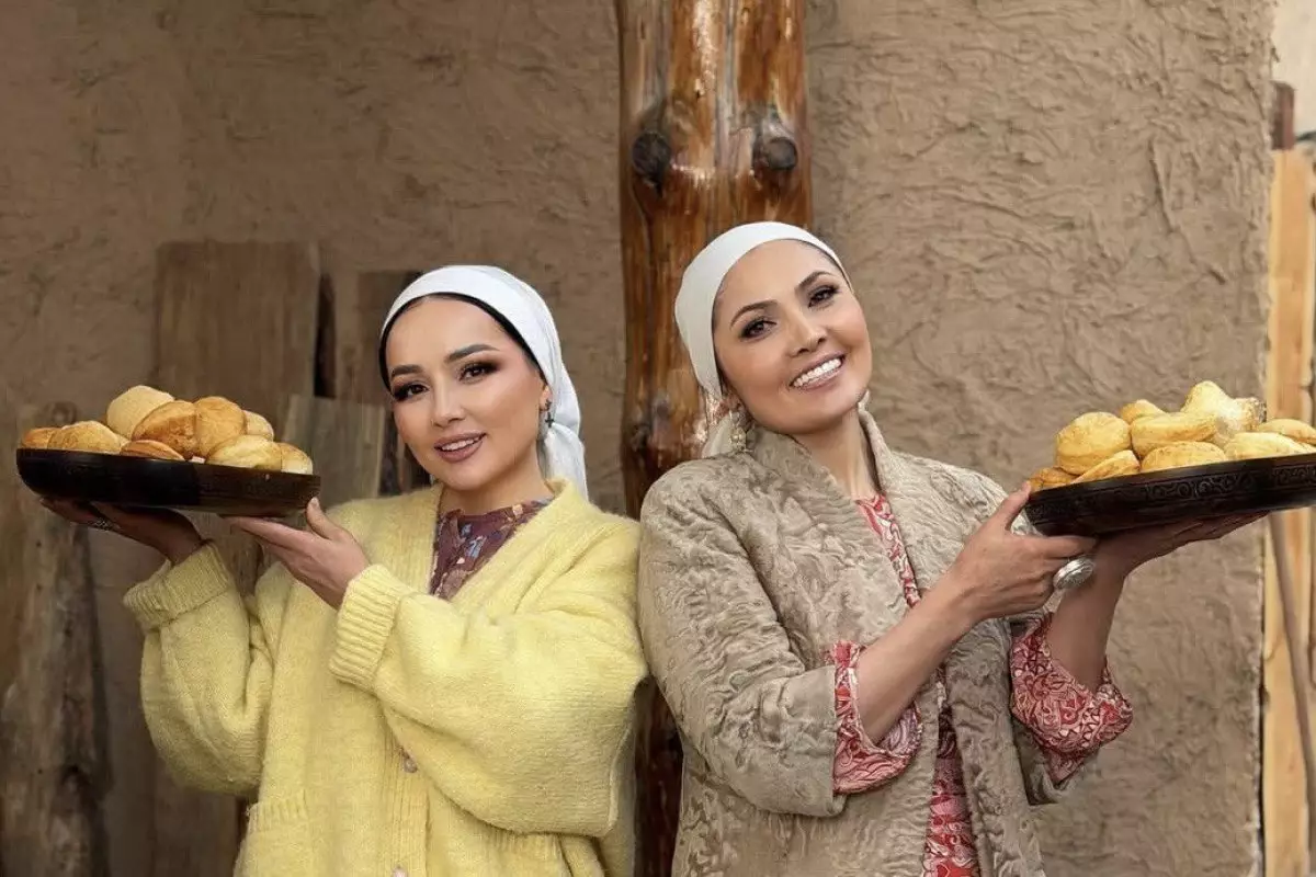 «Жап-жас, сұлу енелер»: Жазира Байырбекова мен Динара Майғазиева елді сүйсіндірді (ФОТО)