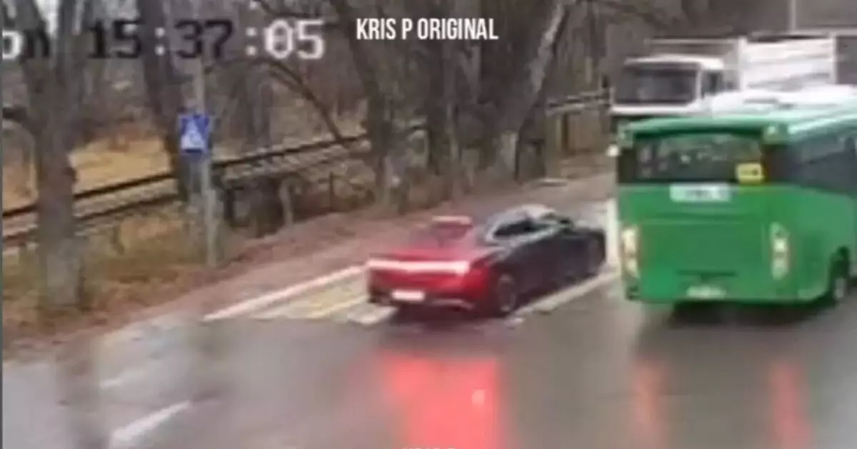  Алматыда автокөлік жүргіншілер жолағында жас баланы қағып кетті 