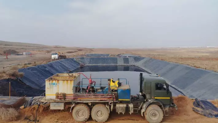 На месторождении М-25 в Байсуне произошел разлив нефтесодержащей жидкости