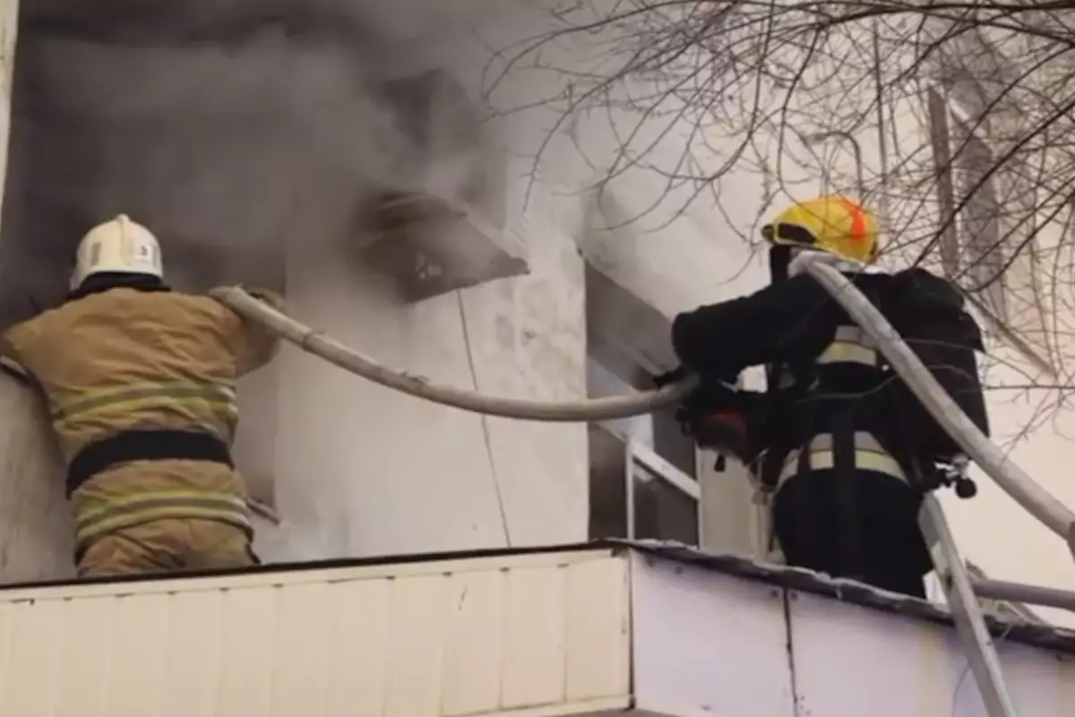 В Атырау оперативно ликвидировали пожар в жилом доме