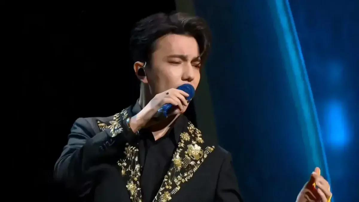 Димаш Құдайберген Нью-Йорк төрінде жанкүйерлерін қуантты (ВИДЕО)