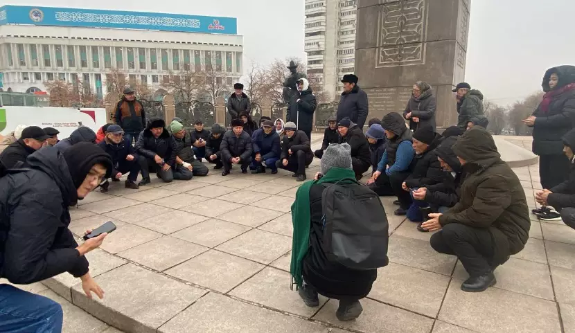 Память жертв Январских событий почтили на площади в Алматы